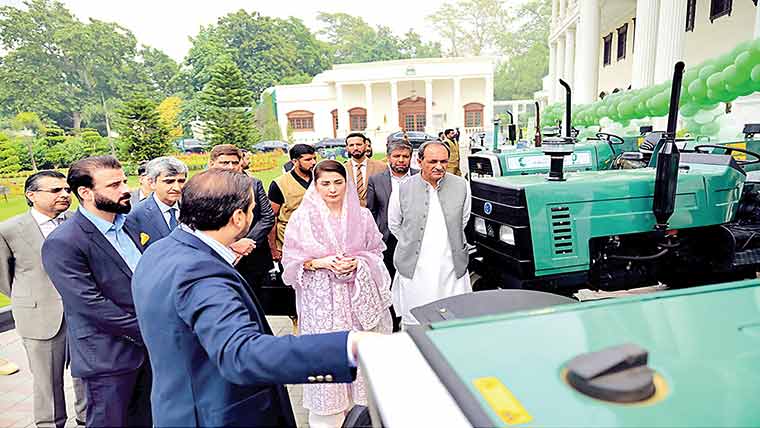 کسانوں  میں 35ہزار  ٹریکٹرز  تقسیم ،مریم  نواز  کی  چوتھے  مرحلے  کیلئے  قرعہ  اندازی