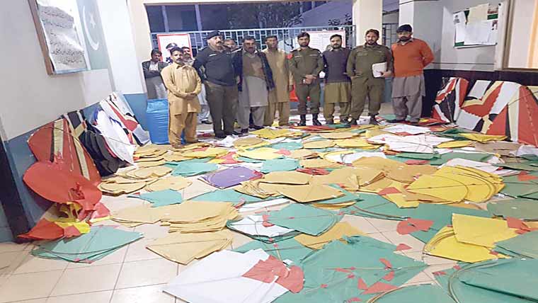 پتنگ بازی کرنے پر 2 افراد گرفتار
