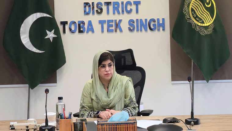 ڈپٹی کمشنر ٹوبہ کا دورہ، سکول اور مریم نواز ہیلتھ کلینک کا معائنہ