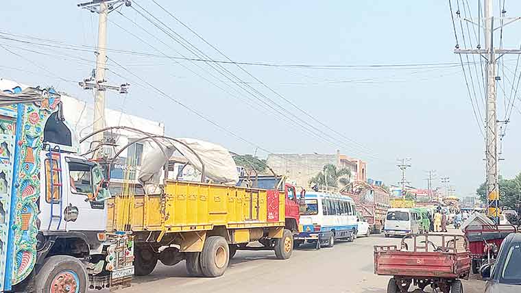  علی پورچٹھہ :ریلوے پھاٹک پر گھنٹوں ٹریفک جام معمول