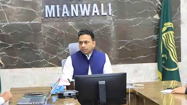  ترقیاتی منصوبوں کو فوری پائیہ تکمیل  تک پہنچا یا جا ئے ،ڈپٹی کمشنر 