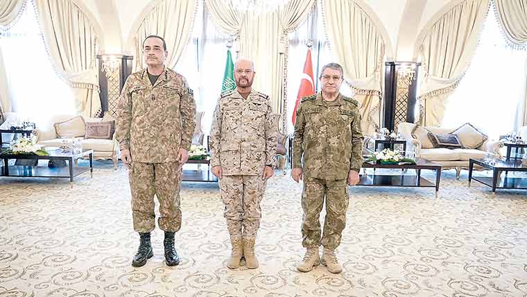 حوثیوں کے سعودی عرب پر پڑھتے حملے،ریاض میں  سعودیہ،پاکستان اور ترک فوجی قیادت  کا ہنگامی  اجلاس