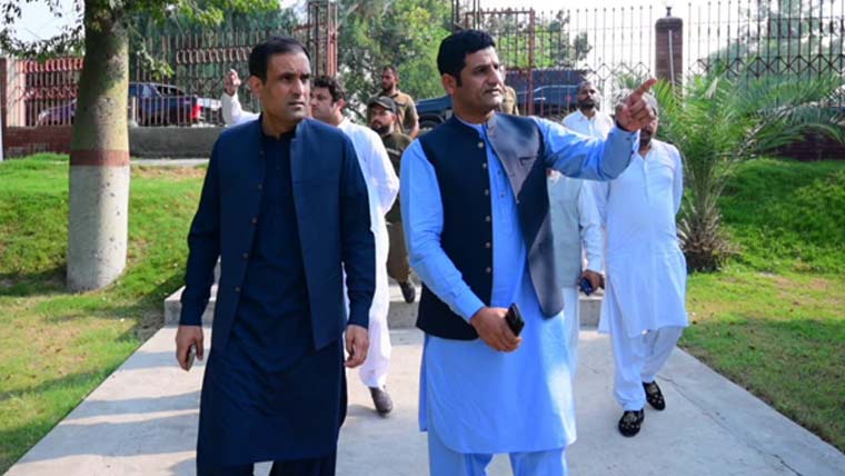 ڈپٹی کمشنر کا مختلف پارکس کا دورہ، صفائی اور سہولیات کا جائزہ