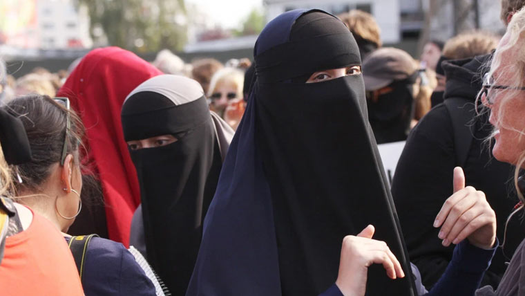 اٹلی،سکولوں میں برقع،نقاب  پر پابندی کا قانون منظور   خلاف ورزی پر ہزار یورو جرمانہ 