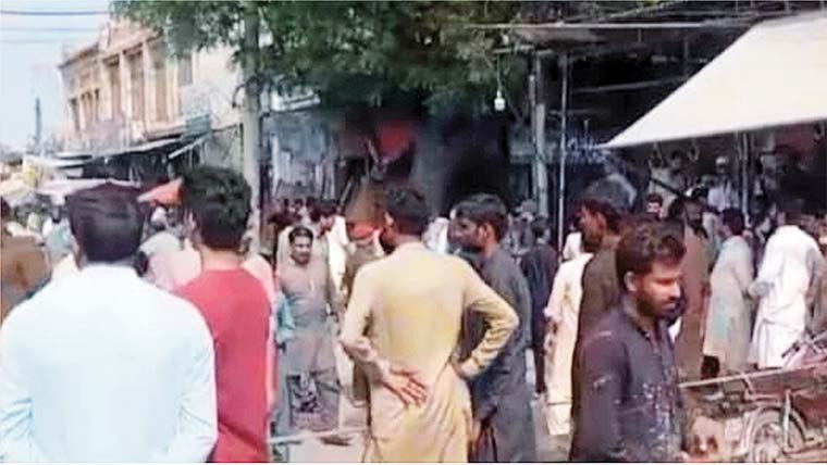 صرافہ مارکیٹ دکانوں کی نیلامی کیخلاف احتجاج، لاہور روڈ بلاک