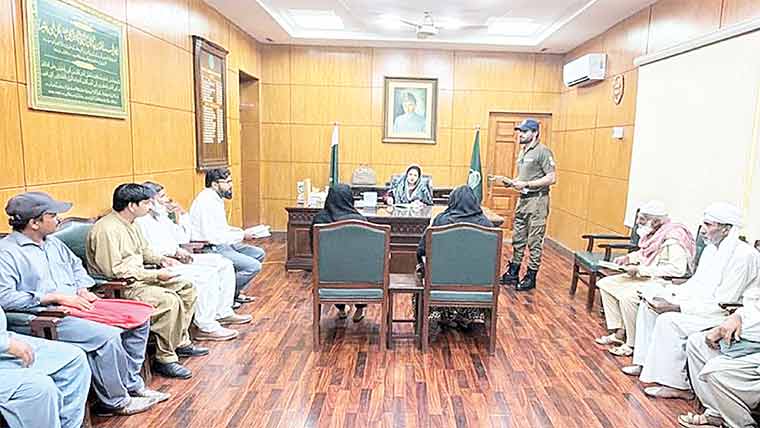 چنیوٹ : ڈپٹی کمشنر کی اوپن ڈور پالیسی، مسائل حل کرنے کا حکم