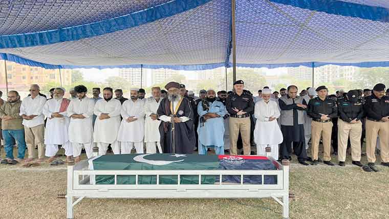 سرکاری اعزاز کیساتھ  شہید کانسٹیبل کی نماز جنازہ ادا