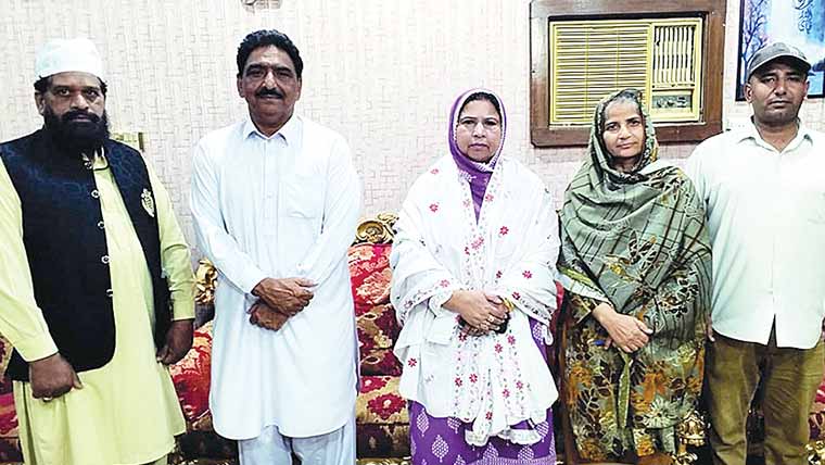 عوامی مسائل کے حل کی جدوجہد جاری رکھیں گے :بیگم طلعت 