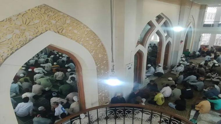 بھارت:600سالہ مسجد  کو ممکنہ انہدام سے بچانے  کیلئے سینکڑوں مسلمانوں کا دھرنا