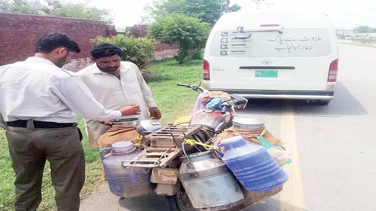 پنجاب فوڈ اتھارٹی میانوالی ٹیم کی چیکنگ  کئی اشیا تلف ، کئی دکانداروں کو جرمانے 