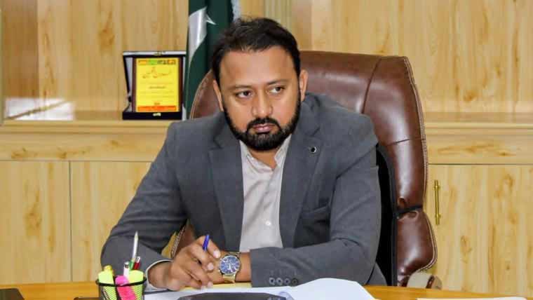  گاڑیوں کے عقب میں حفاظتی لائٹس یقینی بنائی جائے ،ڈپٹی کمشنر 