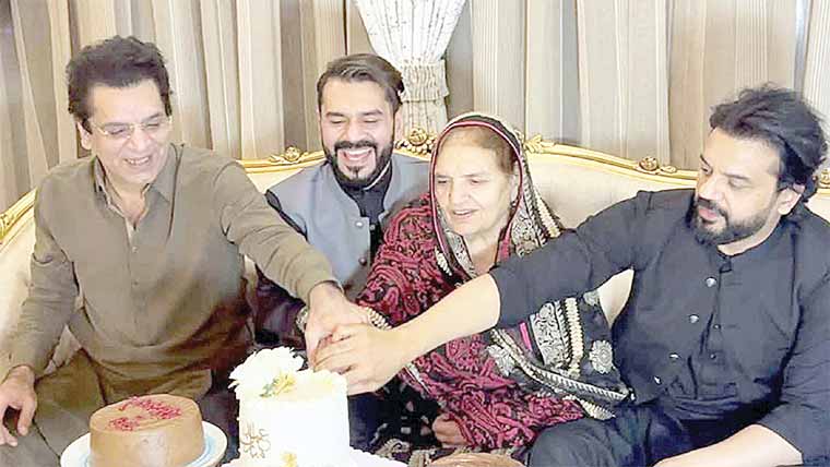 تحریک انصاف کی مرکزی رہنما  ریحانہ امتیاز ڈار کی 78 ویں سالگرہ 