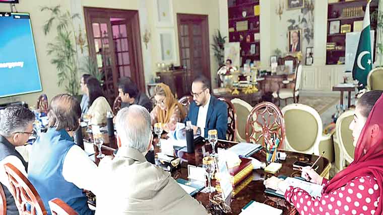  فالج کے مریضوں کیلئے ہر ڈویژن میں سٹروک سینٹرز قائم کرینگے :مریم نواز