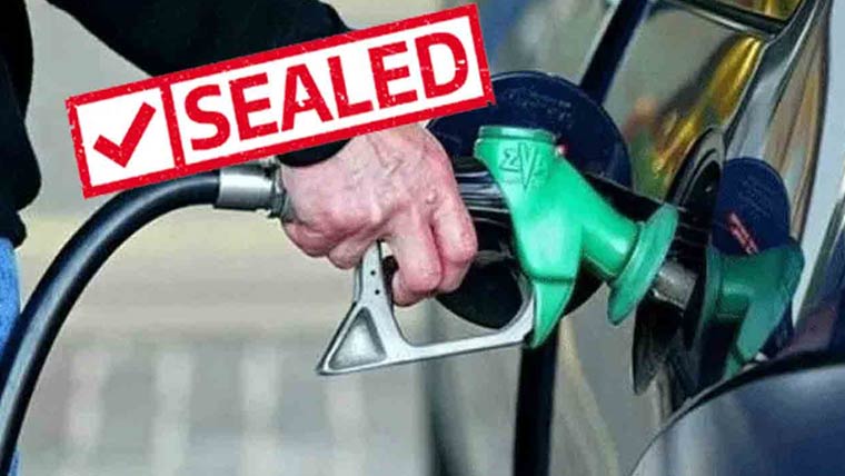 کم پیمانے پر پٹرول فروخت  تین پمپس سیل کردیئے گئے